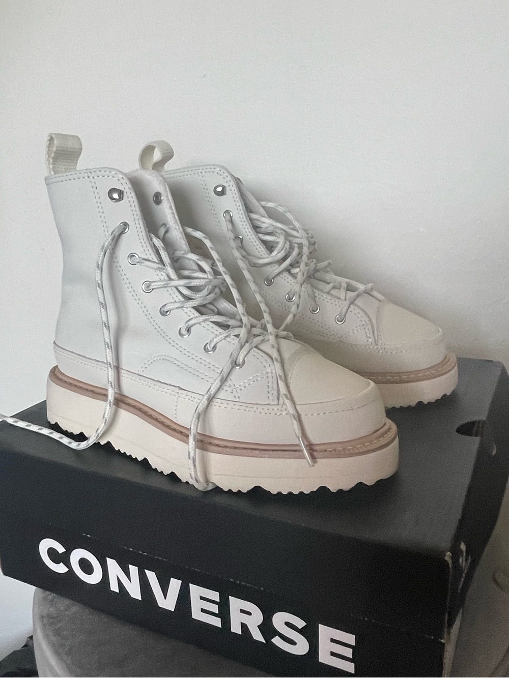 Converse Chuck Taylor Crafted Boots Off-White Ivory Size 5 Excellent Condition